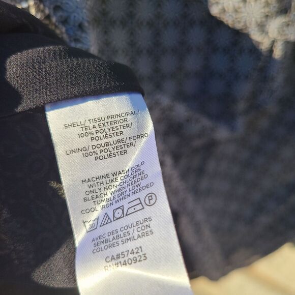 Loft -588 NWT Geo V-Neck Ruffle Blouse Navy Extra Small - Picture 6 of 6